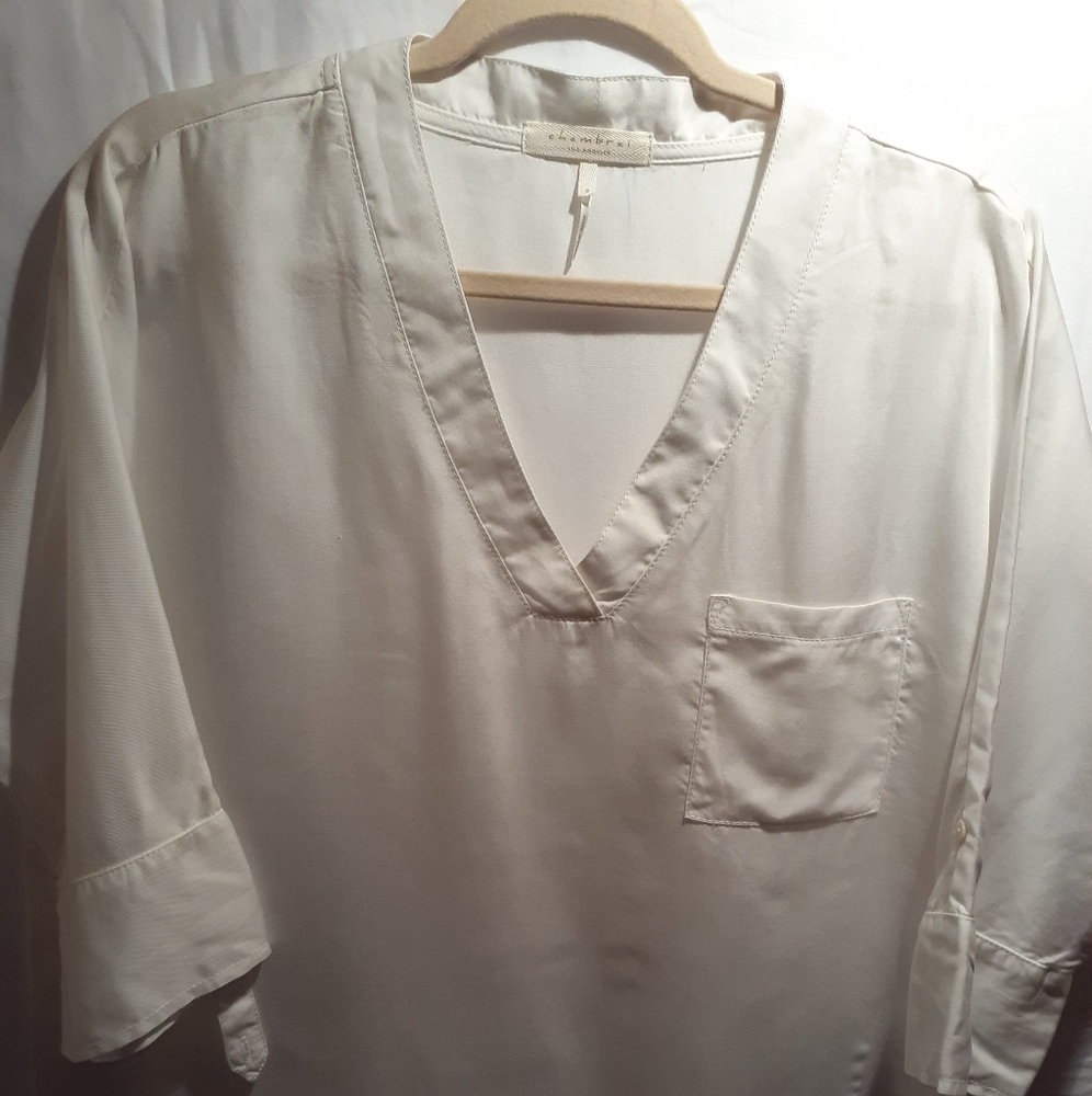 Chambrai V-neck pocket front short sleeve blouse